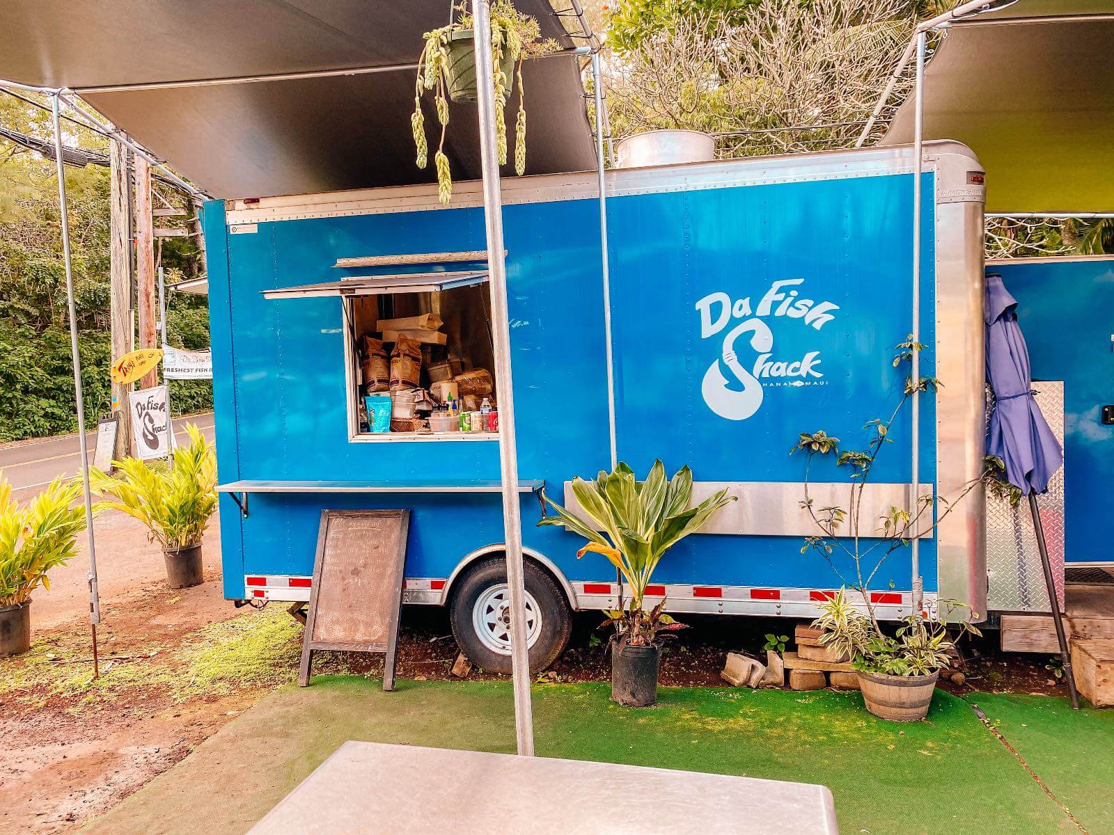 Blue food truck place to eat in Hana Hi