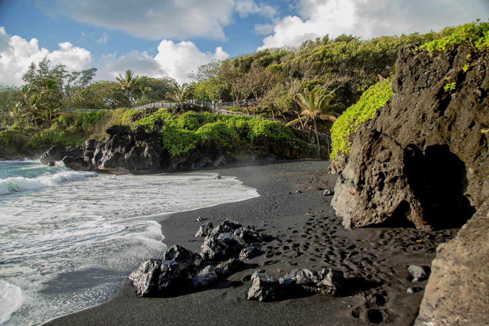 Black sand beach at Wai'anapanapa