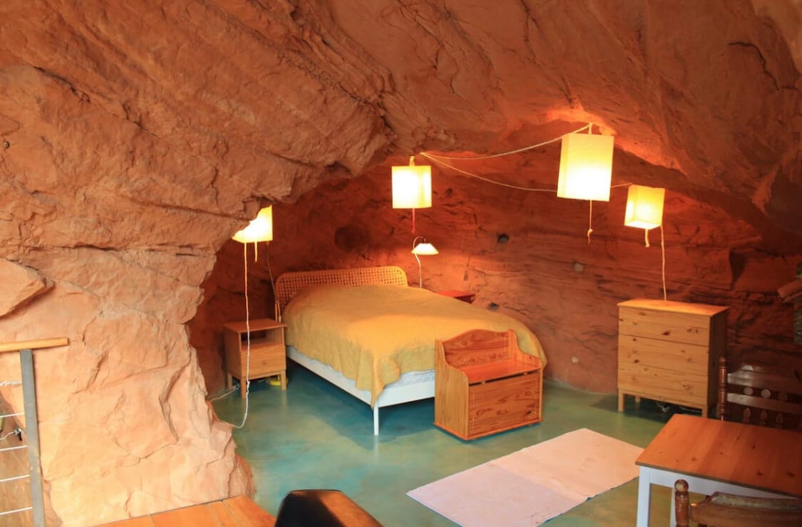 Cave dwelling Airbnbs in Utah