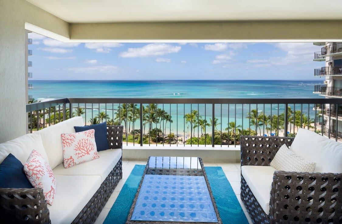 Oceanfront Condo a premium airbnb in Oahu