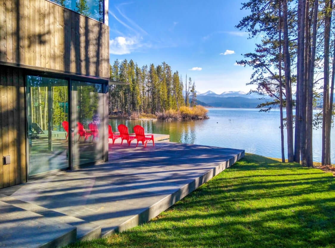 Waterfront Lake house in Montana