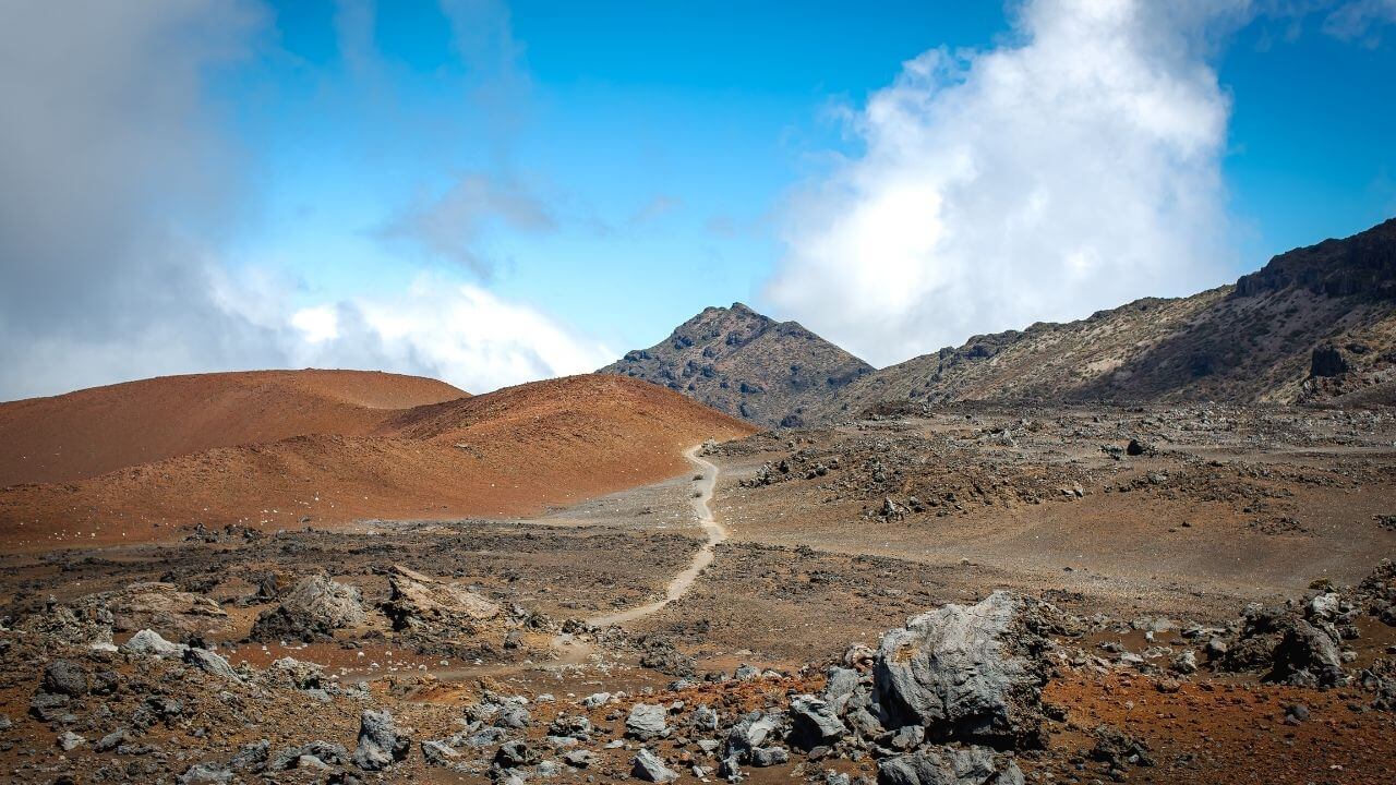 Sliding Sands Trail hiking through Haleakala Crater
