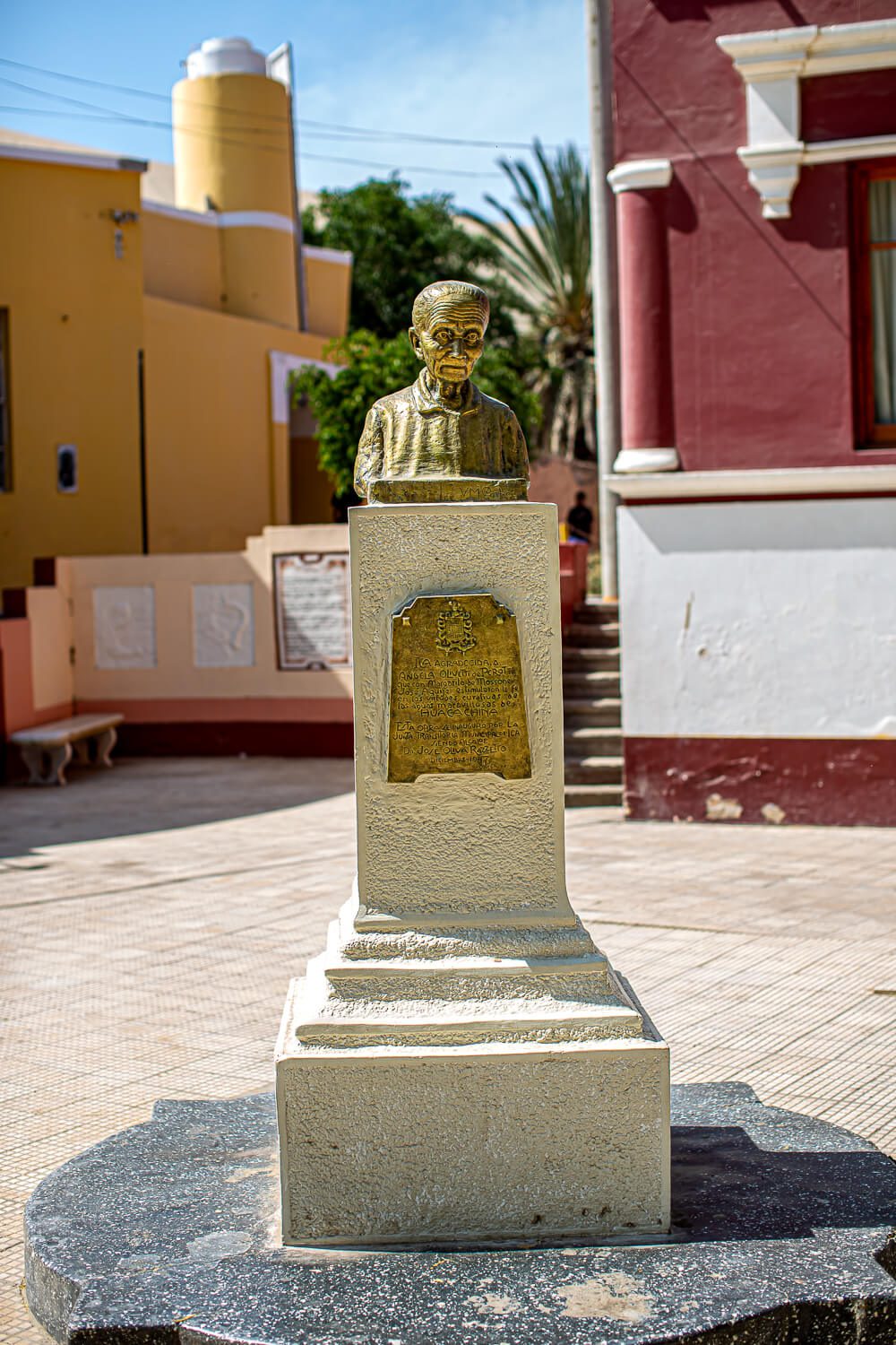 Peru Travel Guides A monument in Huacachina, Peru