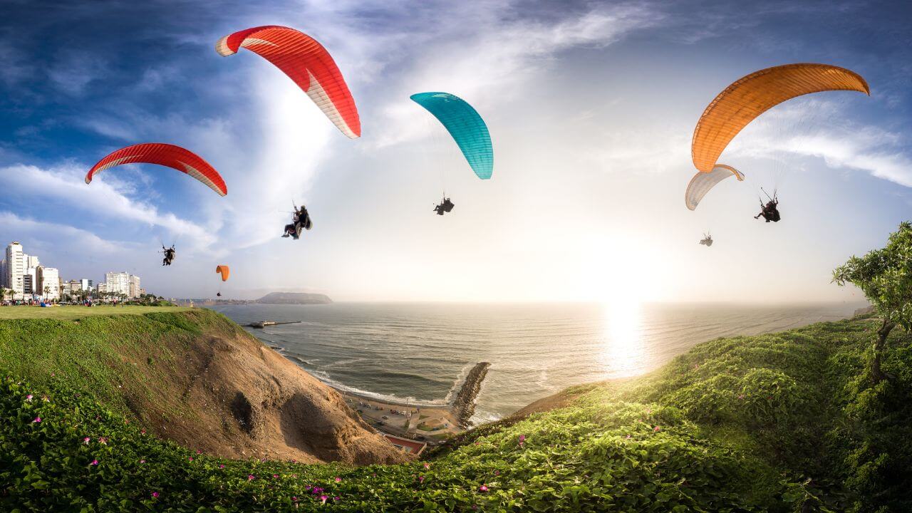 Paragliding Miraflores Peru Paragliding in Miraflores, Peru
