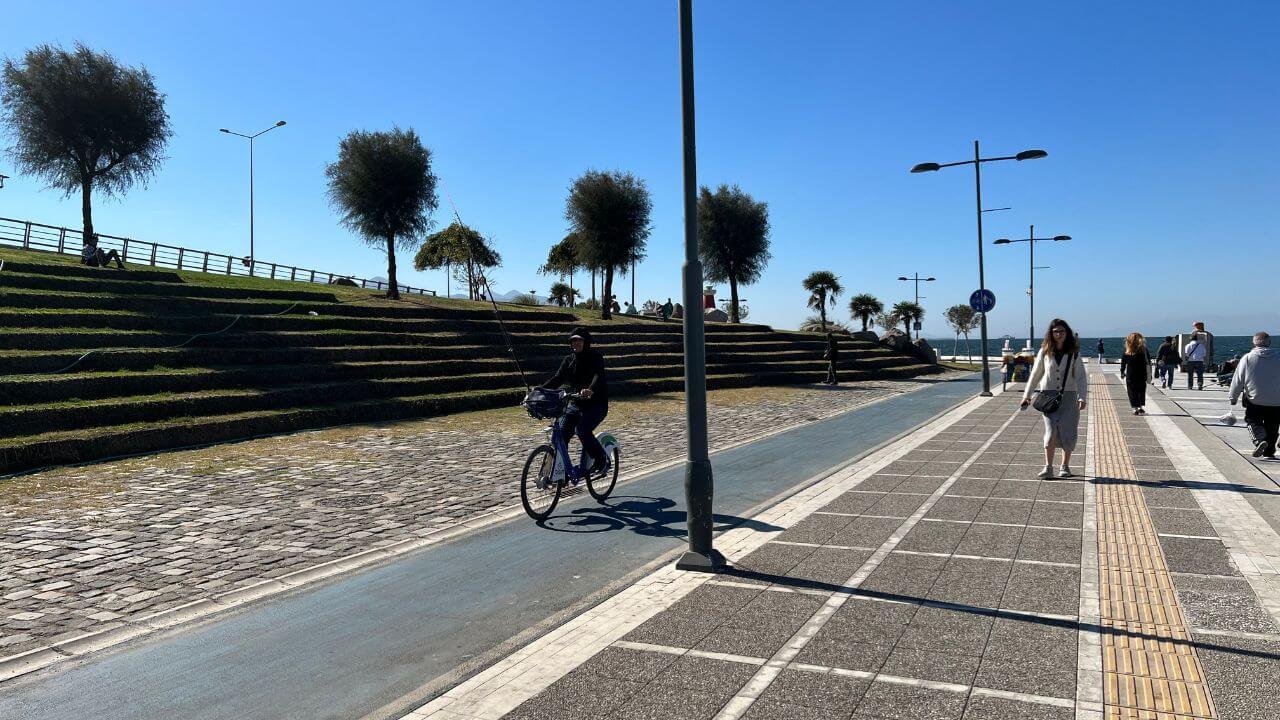 Bike the promenade in Izmir Turkey<br>
