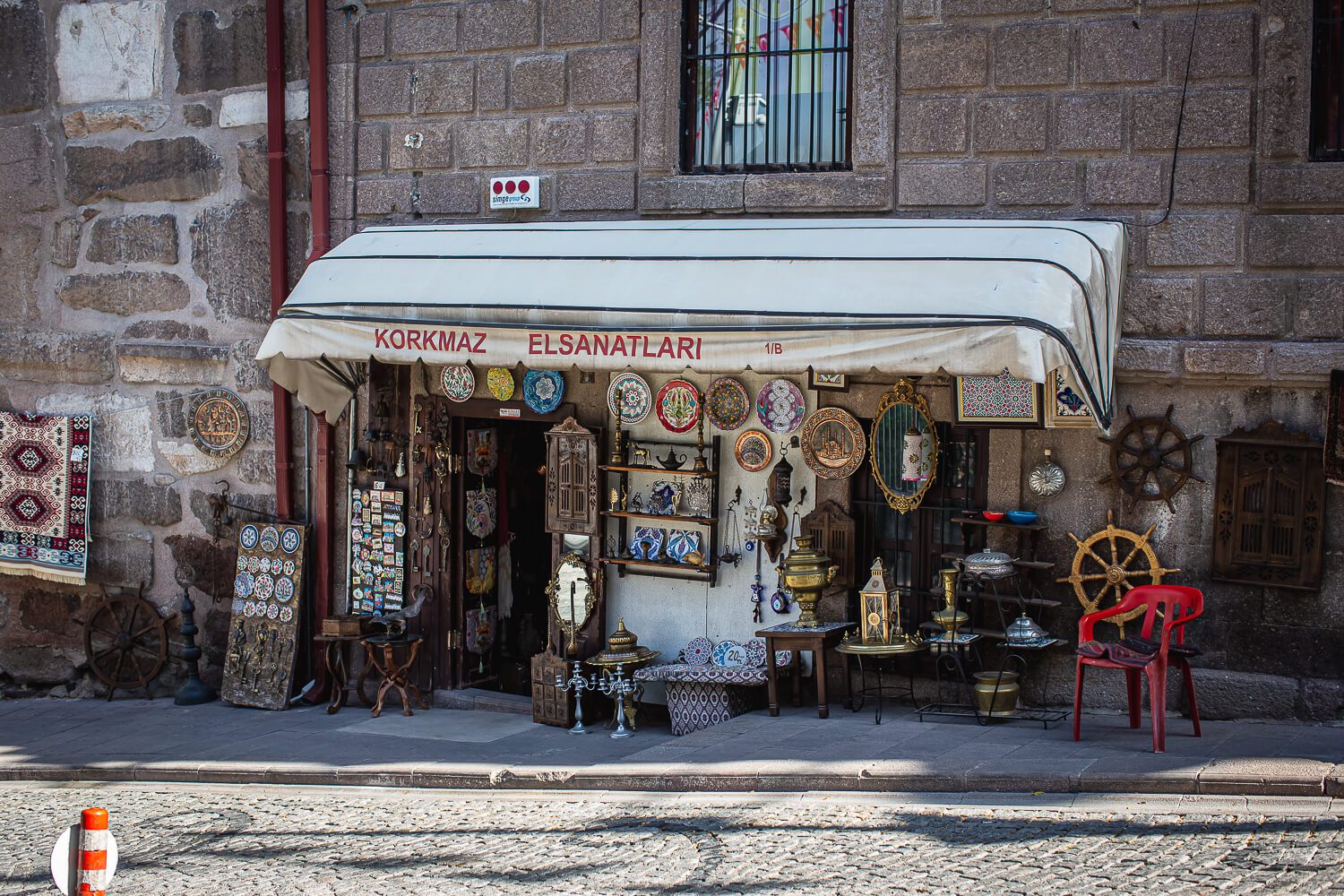 Souvenir shopping in Old Quarter