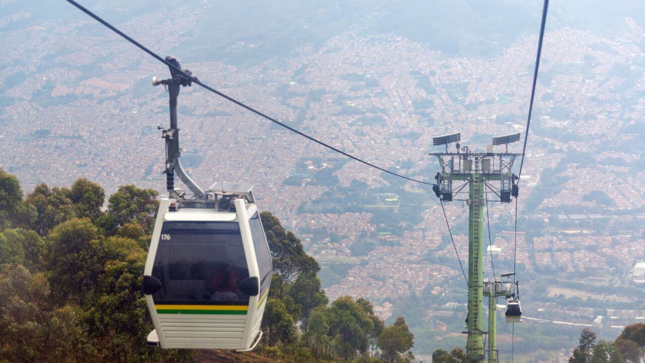 Cable car up to Parque Arvi<br>
