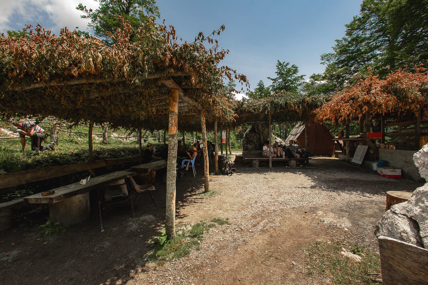 1st cafe on the trail