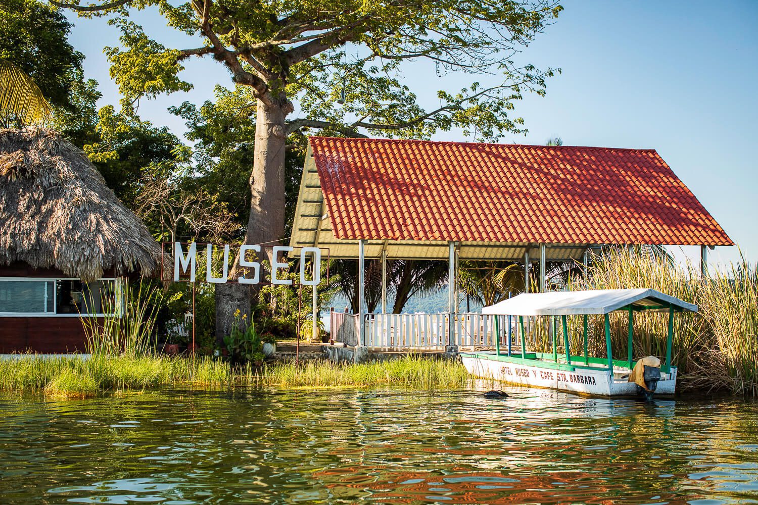 Museo on Flores lake